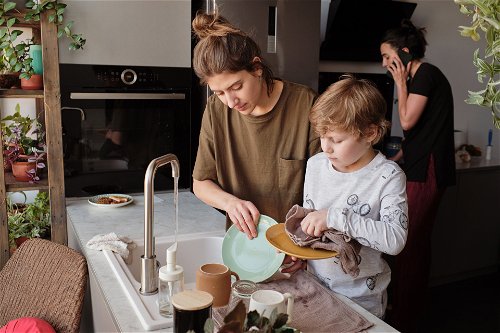 Da li decu treba nagrađivati za obavljanje kućnih poslova?
