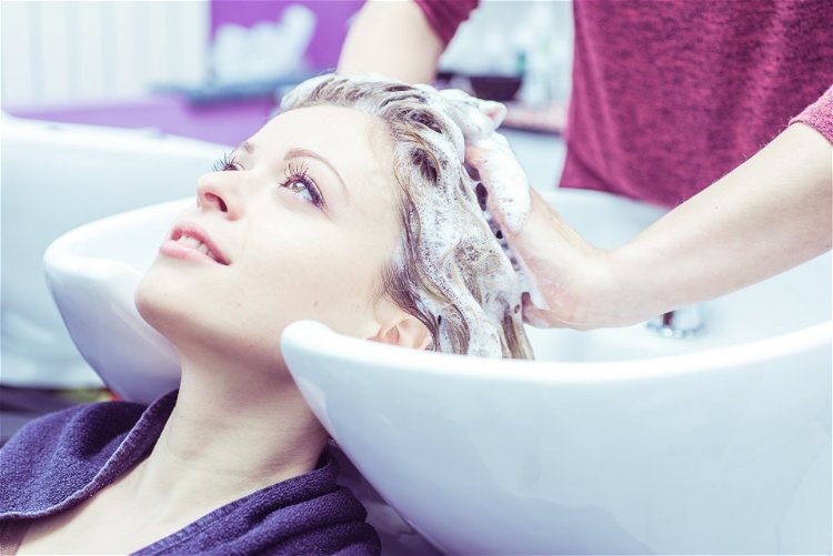 Ljubičasti šampon - naučite sve o tajnom oružju platinastih plavuša