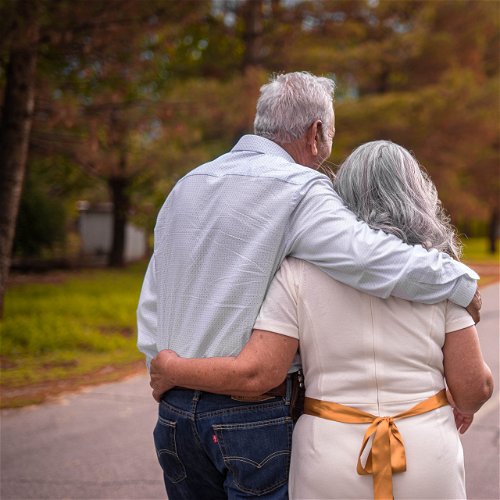 Stariji ljudi u vezama najpre traže razumevanje i ljubav