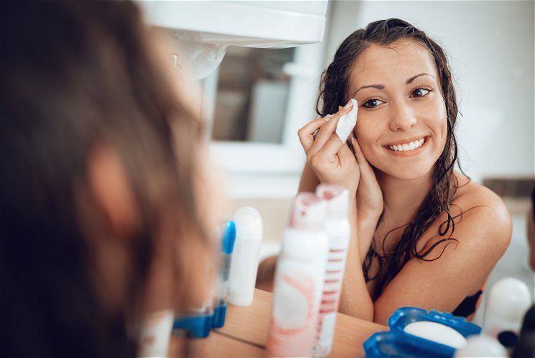 Šta će se desiti sa Vašom kožom ako ne skinete šminku pre spavanja?