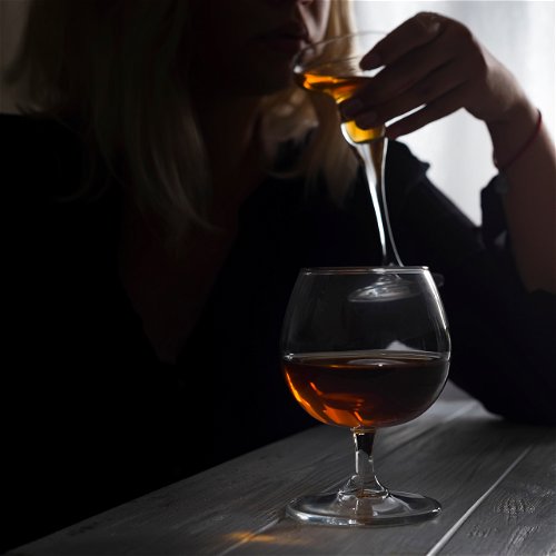 Alkoholizam - zašto je tako teško priznati bolest i kako se izboriti sa zavisnošću?