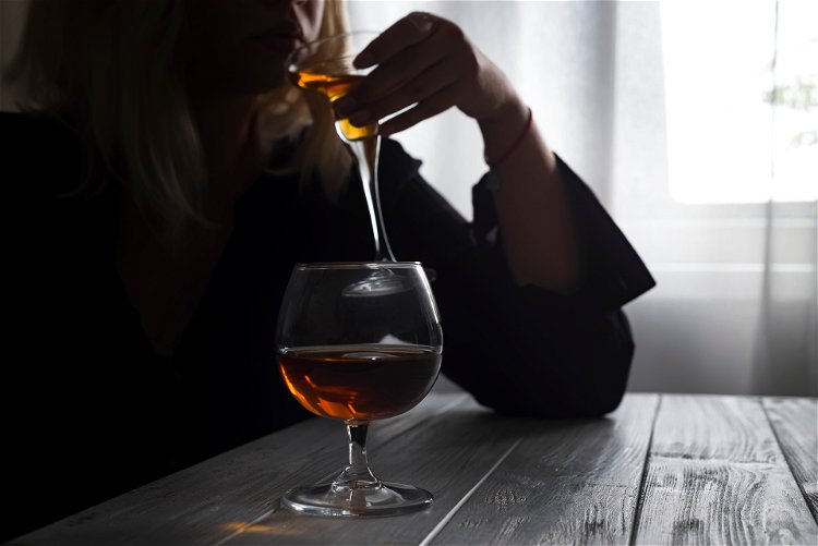 Alkoholizam - zašto je tako teško priznati bolest i kako se izboriti sa zavisnošću?
