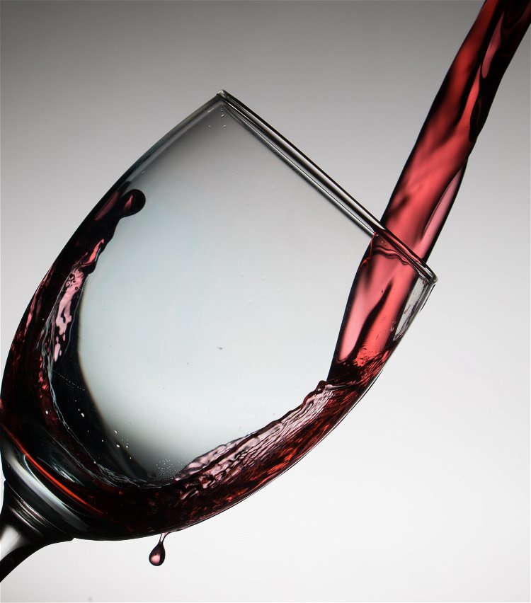 vino u čaši