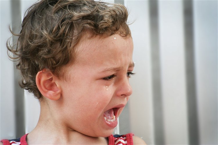 Dečji plač bez suza - da li je reč o manipulaciji?